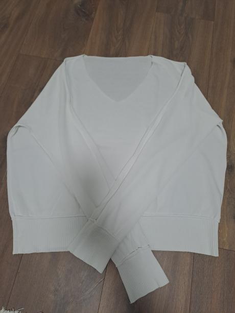 Biely pulovrik z talianska, m