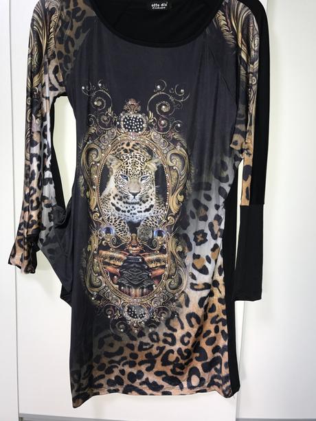 Extravagantné šaty, s