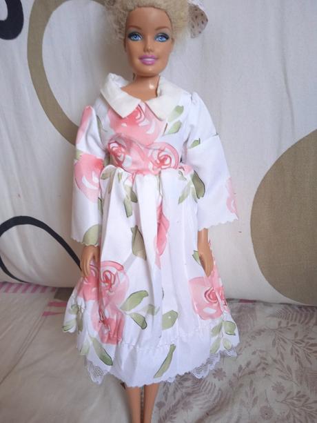 Šaty babika barbie,
