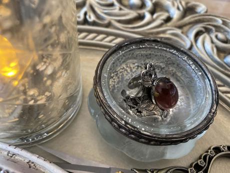 Prsteň s hnedým očkom, 