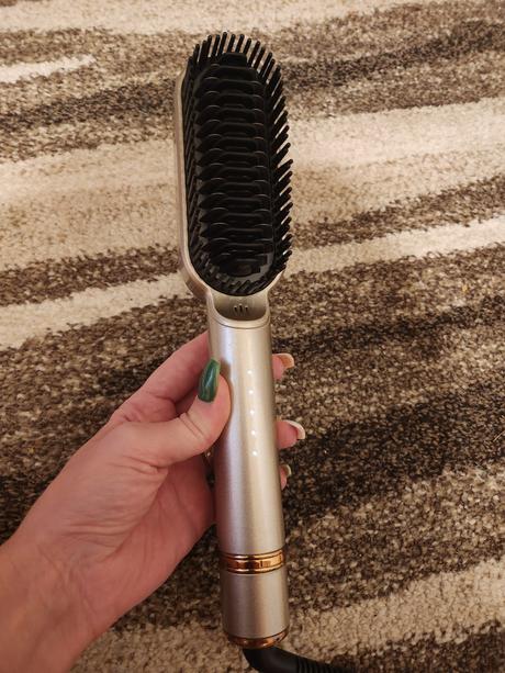 Zlatá žehliaca kefa na vlasy furiden,