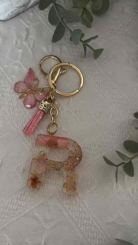 5 eur - ihneď k odberu - kľúčenky s písmenkom, 