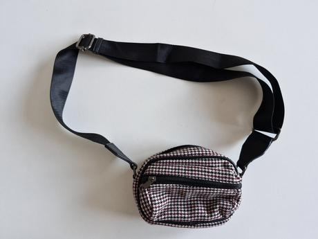 Malá kabelka, reserved