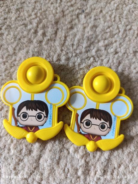 Postavičky a doplnky harry potter kinder joy, 