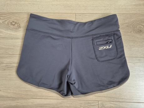 Šortky 2xu, s