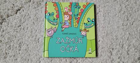 Kniha zažmúr očká,