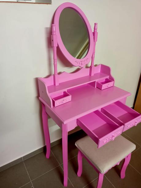 Kozmetický stolík so zrkadlom pre malé princezné,