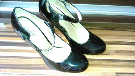 Čierne lodičky, 38