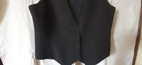 Balík oblečenia čiernej farby, 42