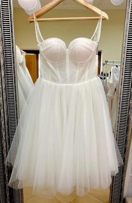 Spoločenské, biele šaty vo veľkosti s/m/l, l / m / s