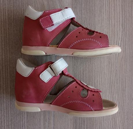 Kožené sandálky, 26