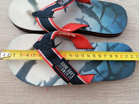 Dvoje šľapky, f&f,33