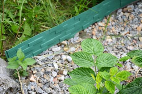 5 ks plastových obrubníkov, 