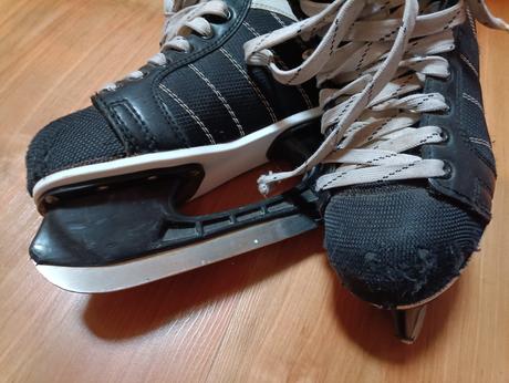 Hokejové korčule, 38