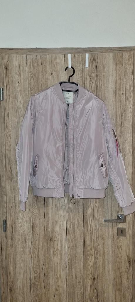 Len raz oblecena bunda/bombera, house,s