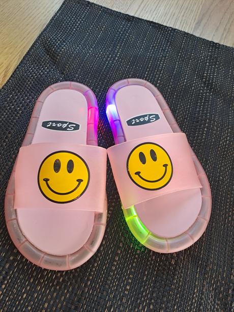 Nenosené svietiace šlapky, 30