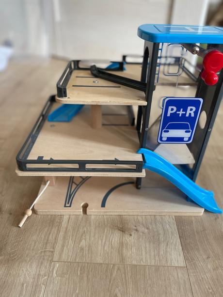 Poschodová garáž, 