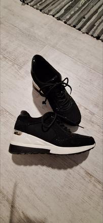 Vyvýšené botasky, 38