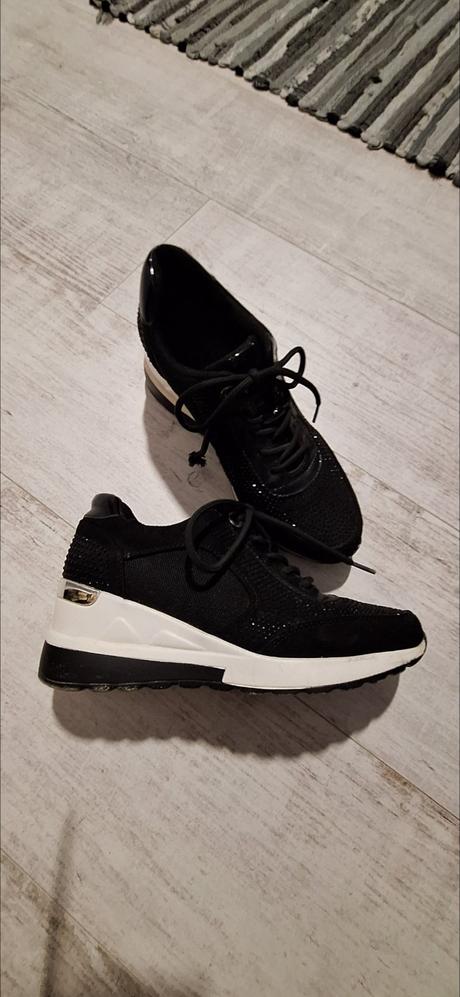 Vyvýšené botasky, 38