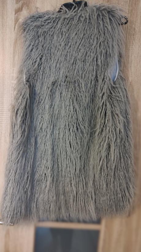 Kožušinová vesta, 40