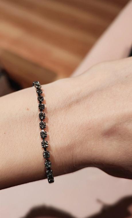 Tmavošedý náramok,