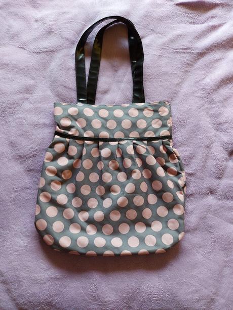 Sivá látková taška s guličkami, 