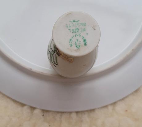 Miniatúrna porcelánová vázička, 