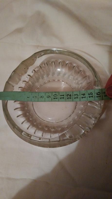 Sklenený popolník,