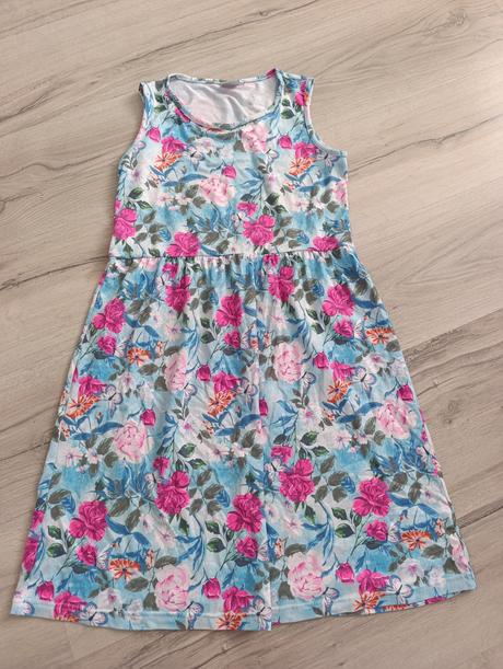 Krásne kvietkované šaty, gate,s