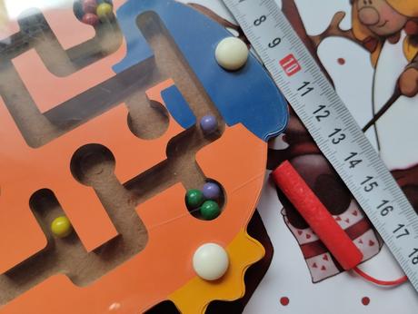 Magnetický guľôčkovy labyrint,