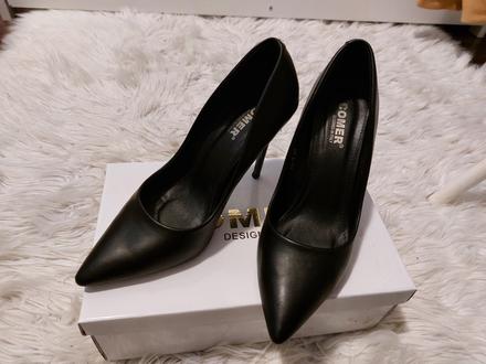 Čierne lodičky, 39