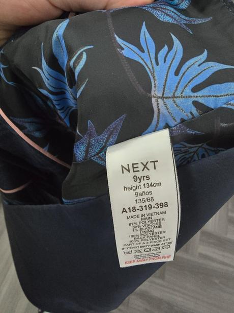 Elegantná vesta s kravatou, 134