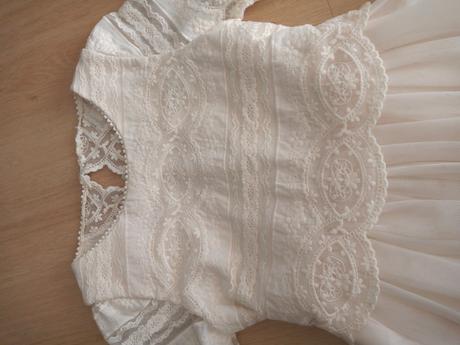 Smotanové šaty s krajkou, 128