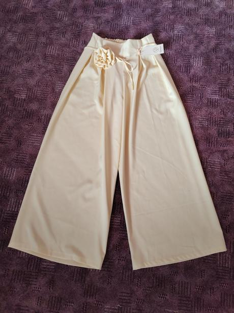 Dámske nohavice s ružou, 