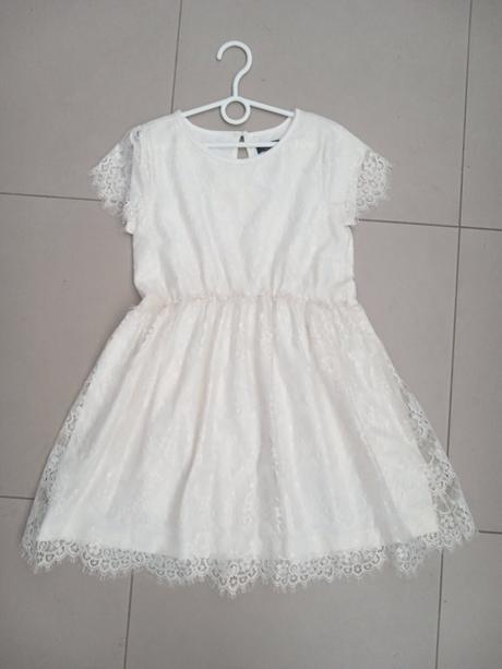 Krásne čipkované šaty, reserved,134