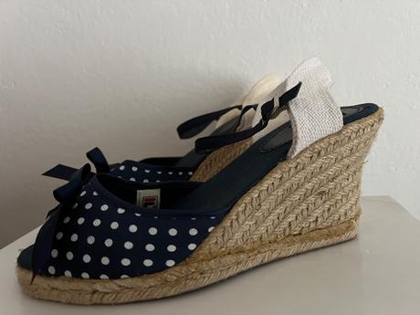 Rozkosne 37 bodkovane bodky sandalky sandale, fila,37