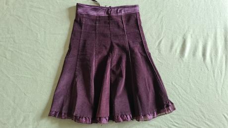 Sukňa jemný menšester s čipkou, 158