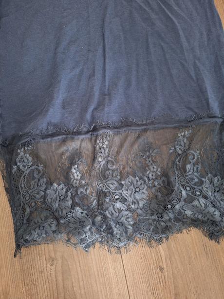 Modré tričko s cipkou, m