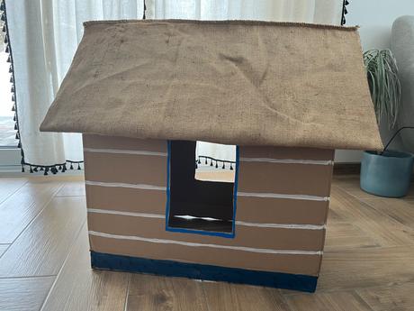 Karnevalová maska- drevenica/chalúpka, 