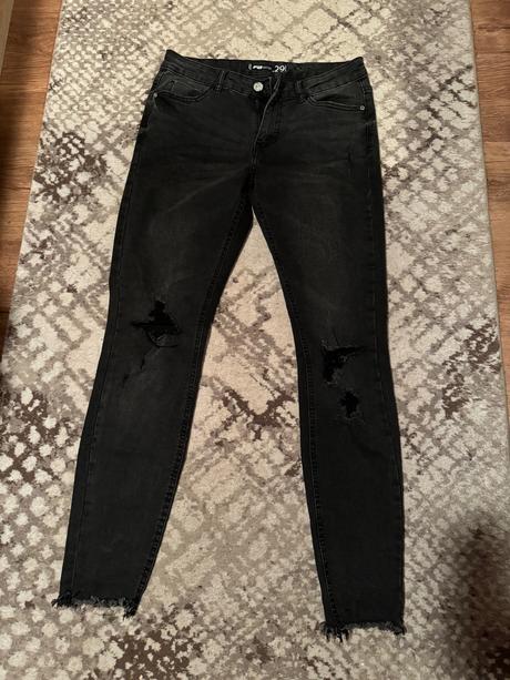 Predám tmavosivé rifle, 28