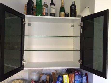 Nástenná sklenená skrinka, 