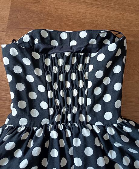 Koktejlové šaty bez ramienok s bodkami / polka dot, xs