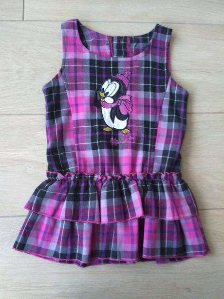 Kárované šaty s tučniakom, 98