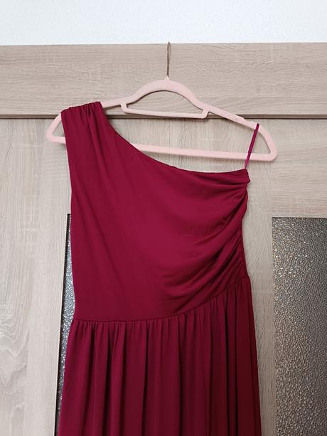 Bordové šaty na jedno rameno, m