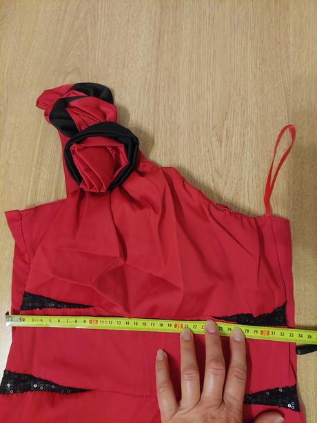 Spoločenské šaty, 36