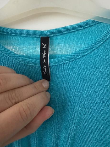 Nadherny top s vyrezom, s