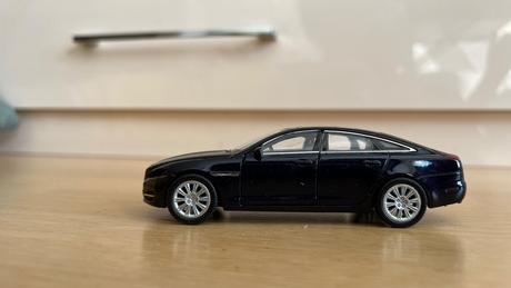 Kovové autíčko zn. jaguár, 