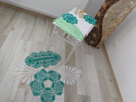 Do zelena a biela háčkované, 