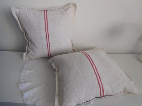 Vankúše menšie , vačšie, podlhovasté,, 