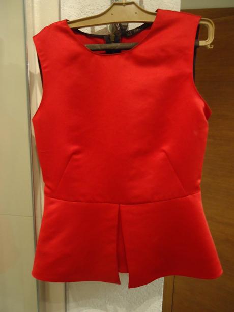 Saténový červený peplum top, zara,m
